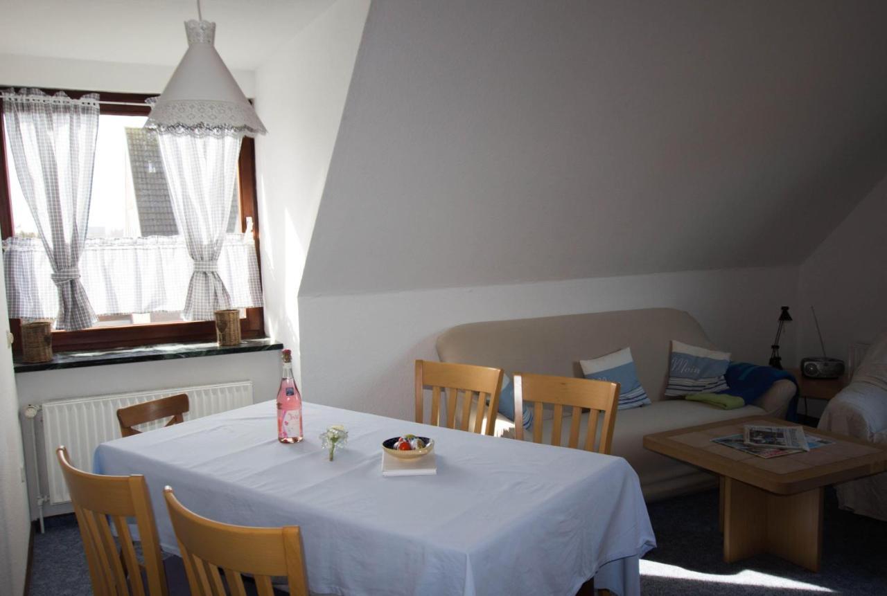 Neue Tiefe Fehmarn Ferienwohnungen-Neue-Tiefe-Wohnung-Kleiderbuegel מראה חיצוני תמונה