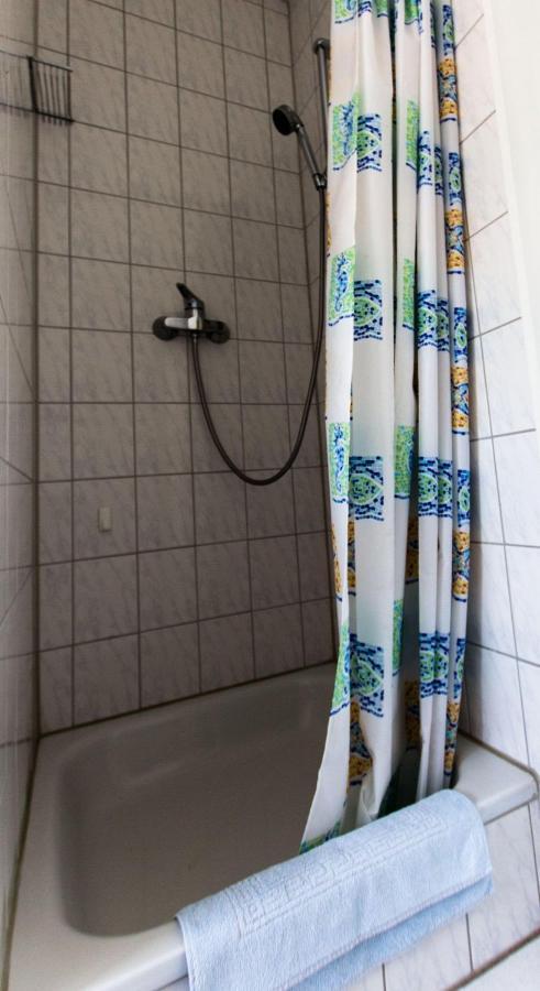 Neue Tiefe Fehmarn Ferienwohnungen-Neue-Tiefe-Wohnung-Kleiderbuegel מראה חיצוני תמונה