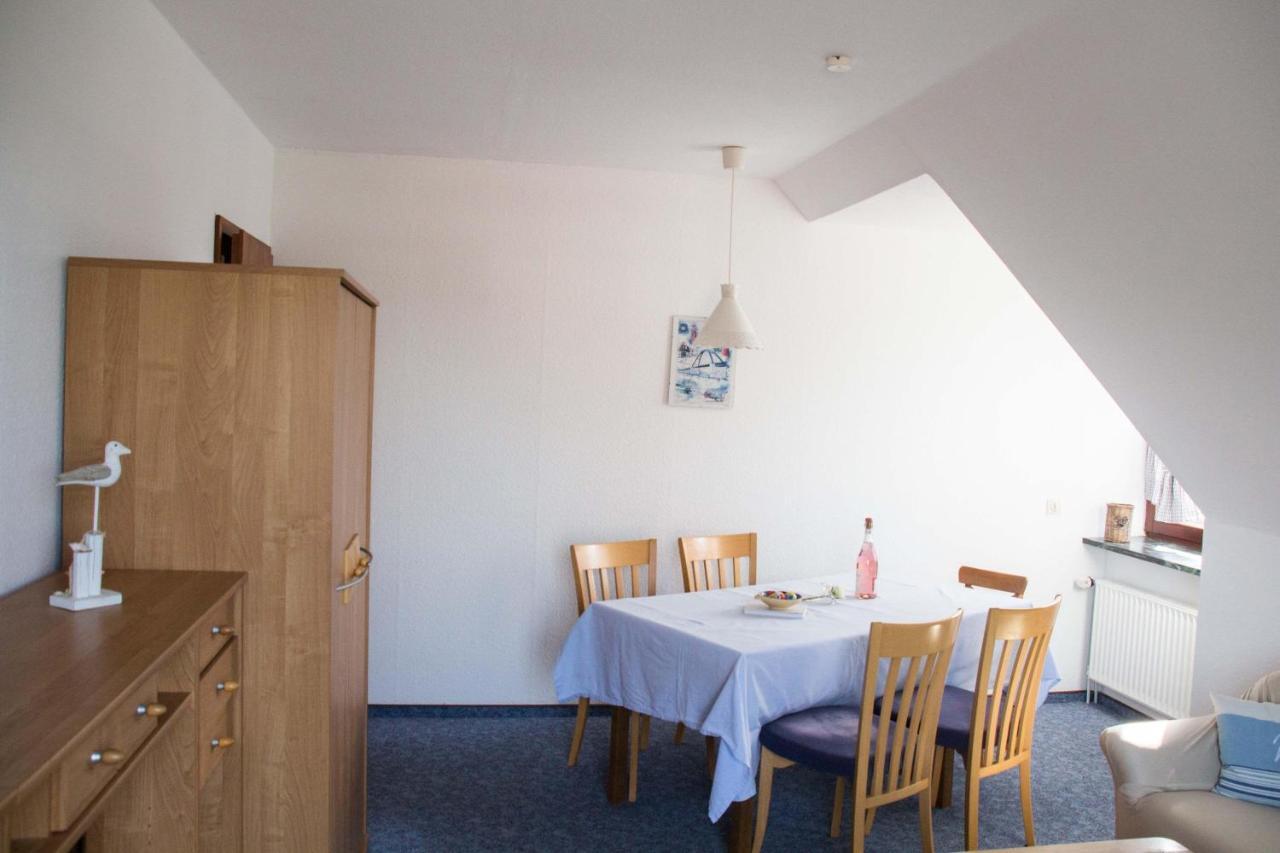 Neue Tiefe Fehmarn Ferienwohnungen-Neue-Tiefe-Wohnung-Kleiderbuegel מראה חיצוני תמונה